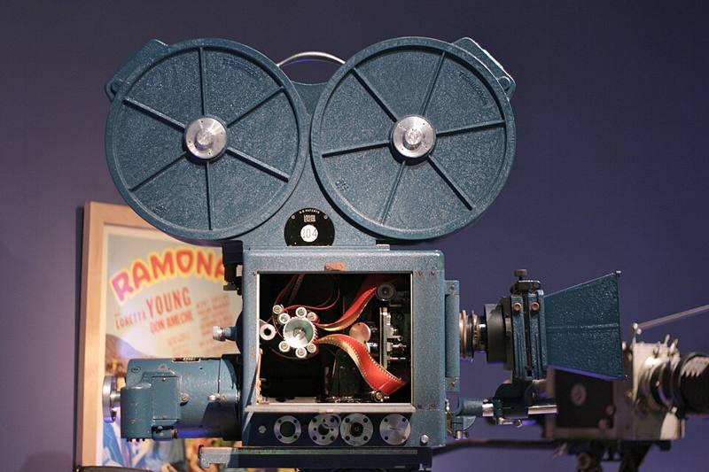 A large three-strip Technicolor camera on display